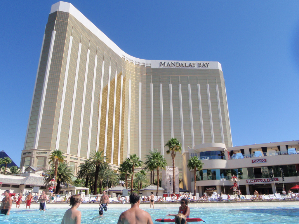 Wave Pool and Mandalay Bay Convention Center Editorial Image - Image of  mandalay, nevada: 25791350